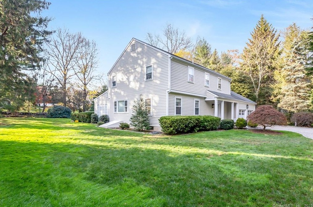 9 Peterick Ln, Tokeneke, CT 06820-3329