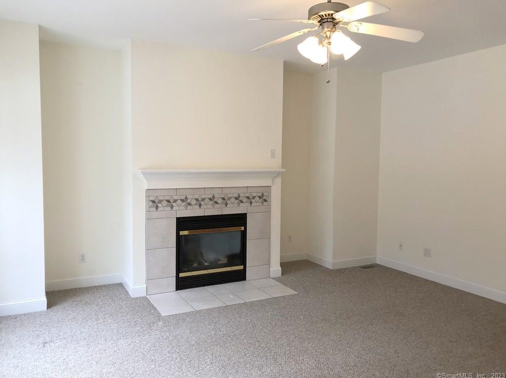4 Centerwood Rd Unit 4, Unionville, CT