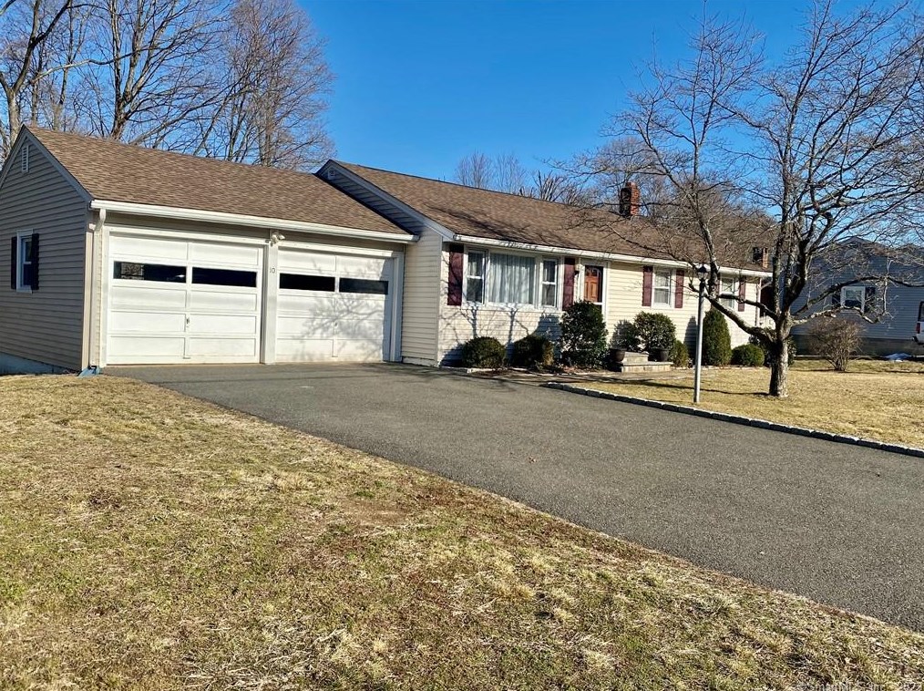 10 Cozy Hollow, Danbury, CT 06810