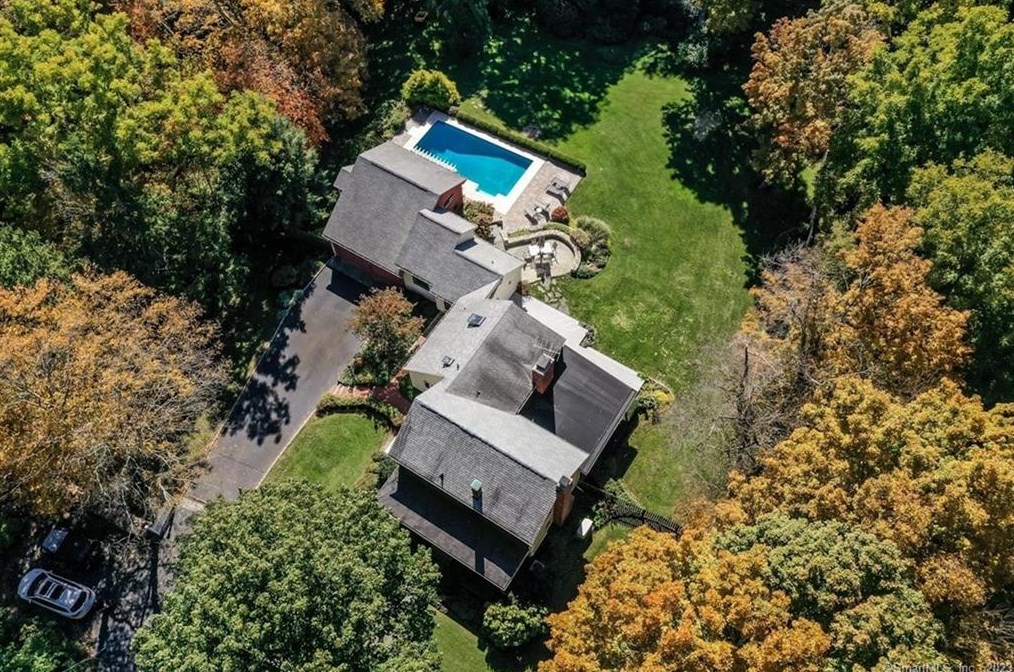 90 Riverside Rd, Sandy Hook, CT 06482