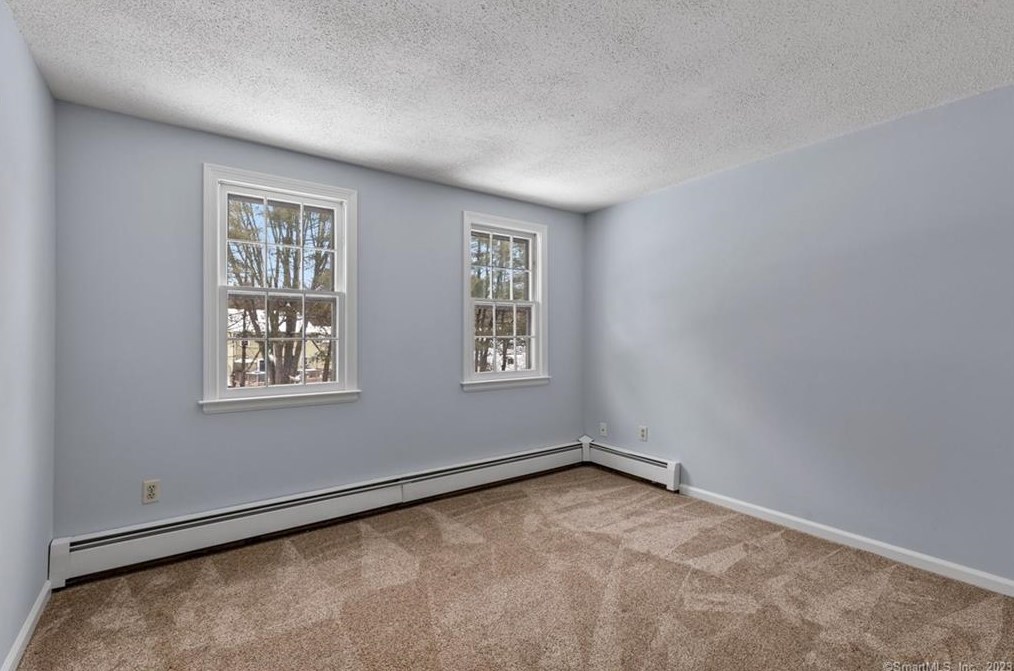 2 Kerr Farm Rd, Simsbury CT  06070-2016 exterior