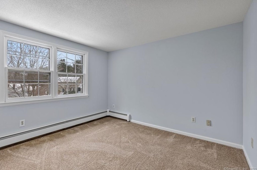 2 Kerr Farm Rd, Simsbury CT  06070-2016 exterior