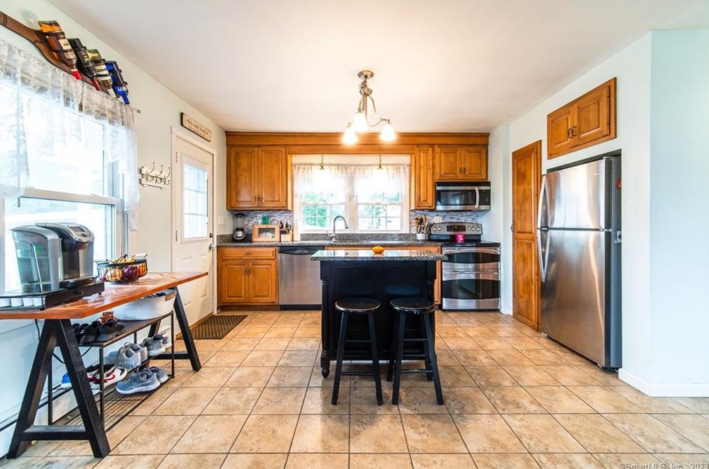174 Loper St, Southington, CT 06489