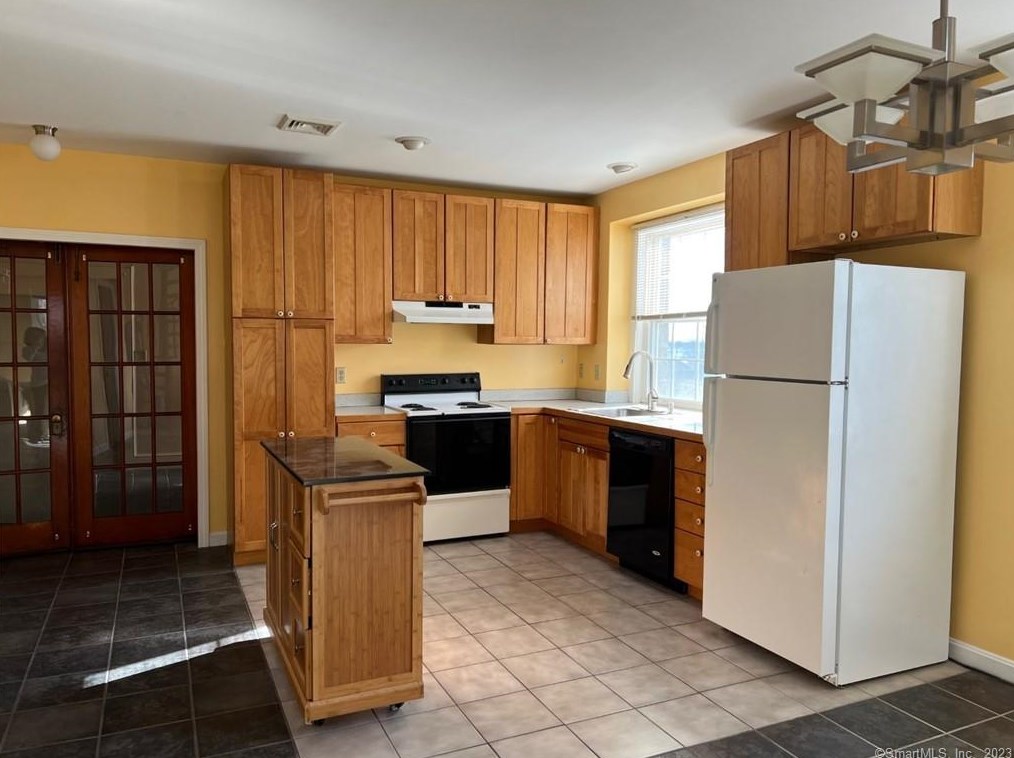 50-1 Riverview Ave, United States Coast Guard Ac, CT 06320