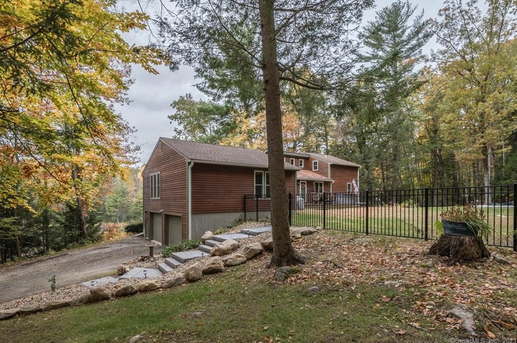 19 Pinewoods Dr, Winsted, CT 06063-5002