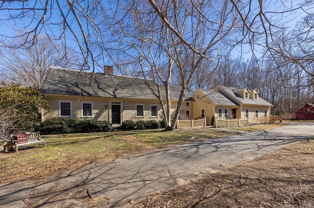 76 Church Hill Rd, Gales Ferry, CT 06339