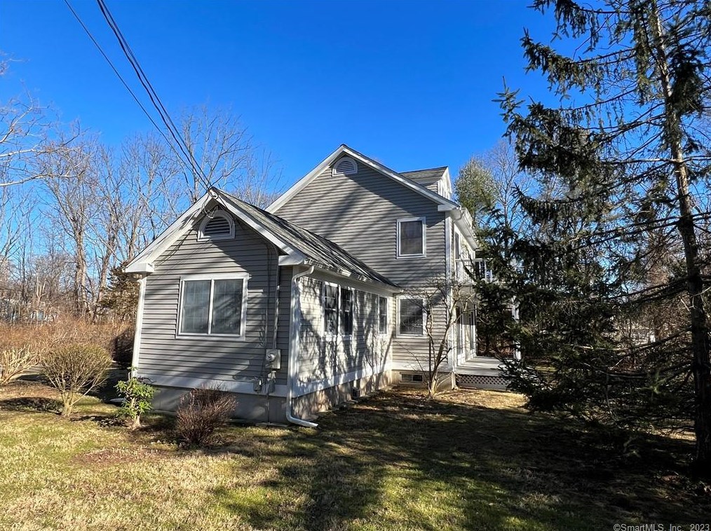 2 Captains Ln, Branford, CT 06405-4401