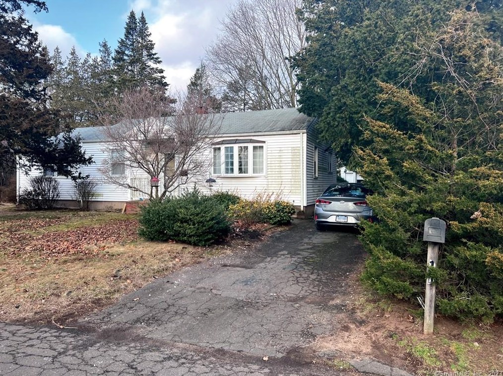 10 Arthur St, North Haven, CT 06473