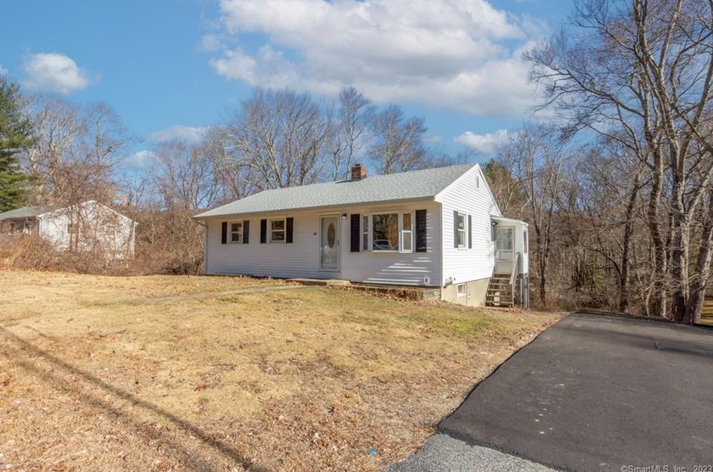 13 Mullen Hill Rd, Waterford, CT 06385