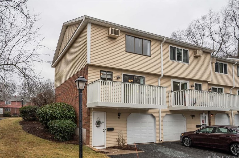 28 Churchill Way, Hartford, CT 06111-4013