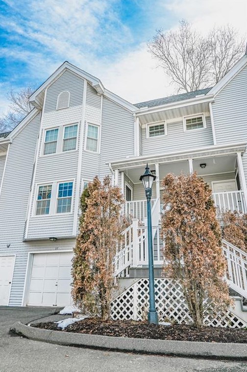 27 Woodhill Rd #27, Milford, CT 06460