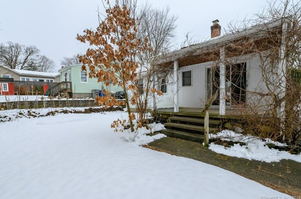 82 Morningside Dr E, Bristol, CT 06010