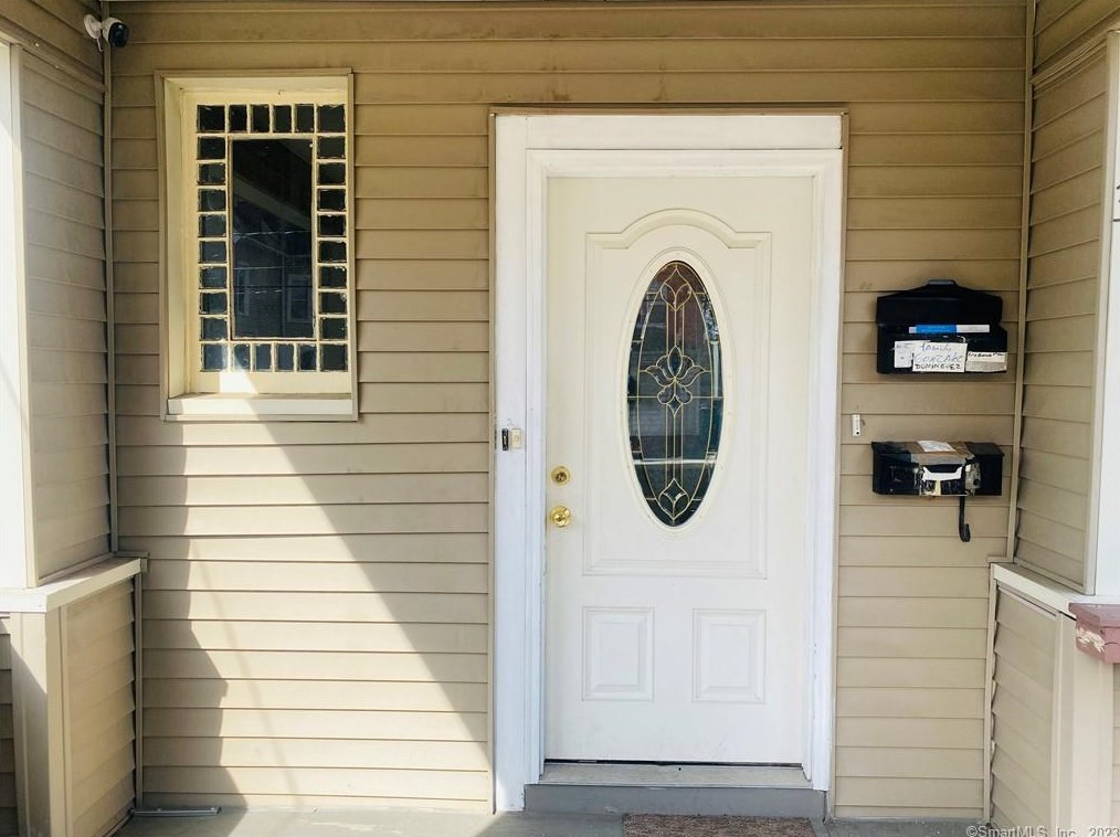 32 Lincoln St, Hartford CT  06108-3910 exterior