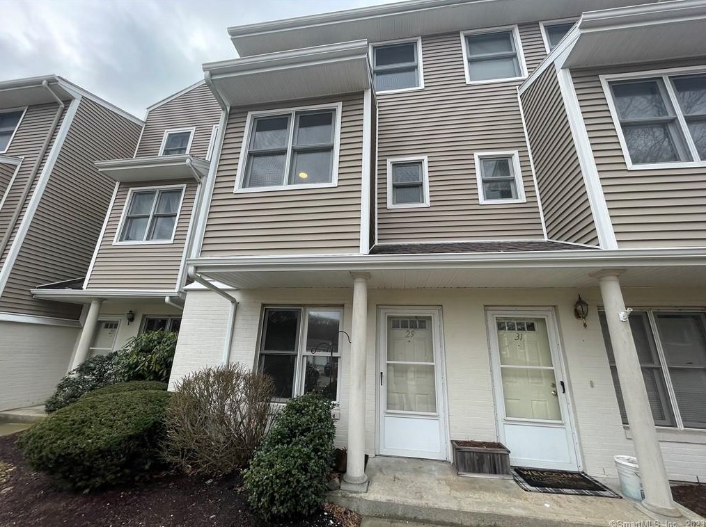 29 Cobblestone Dr Unit 29, Groton, CT