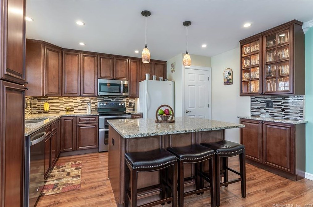 7 Purdum Rd, Danbury, CT 06812 exterior