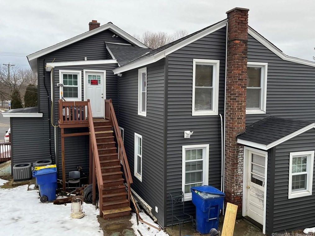 2905 N Main St, Waterbury, CT 06704