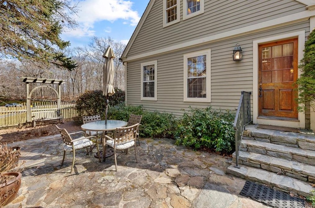 25 Essex Hills, Essex, CT 06426