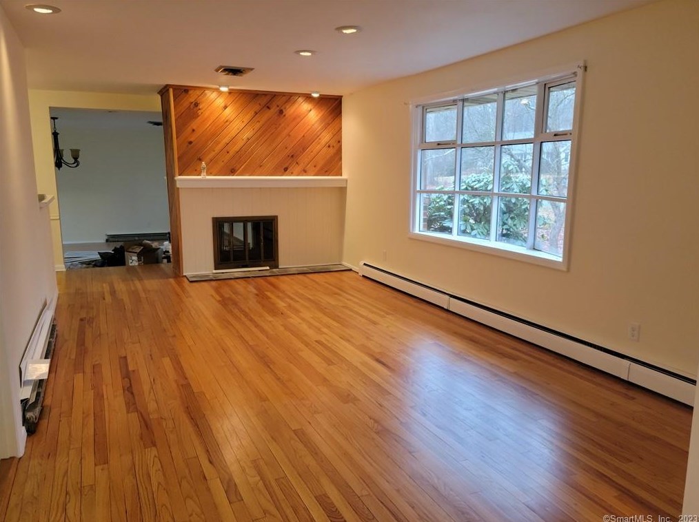 350 Peck Ln, Orange, CT 06477