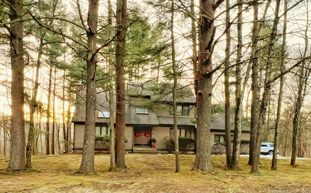 11 Habitat Ln, Bloomfield, CT 06002