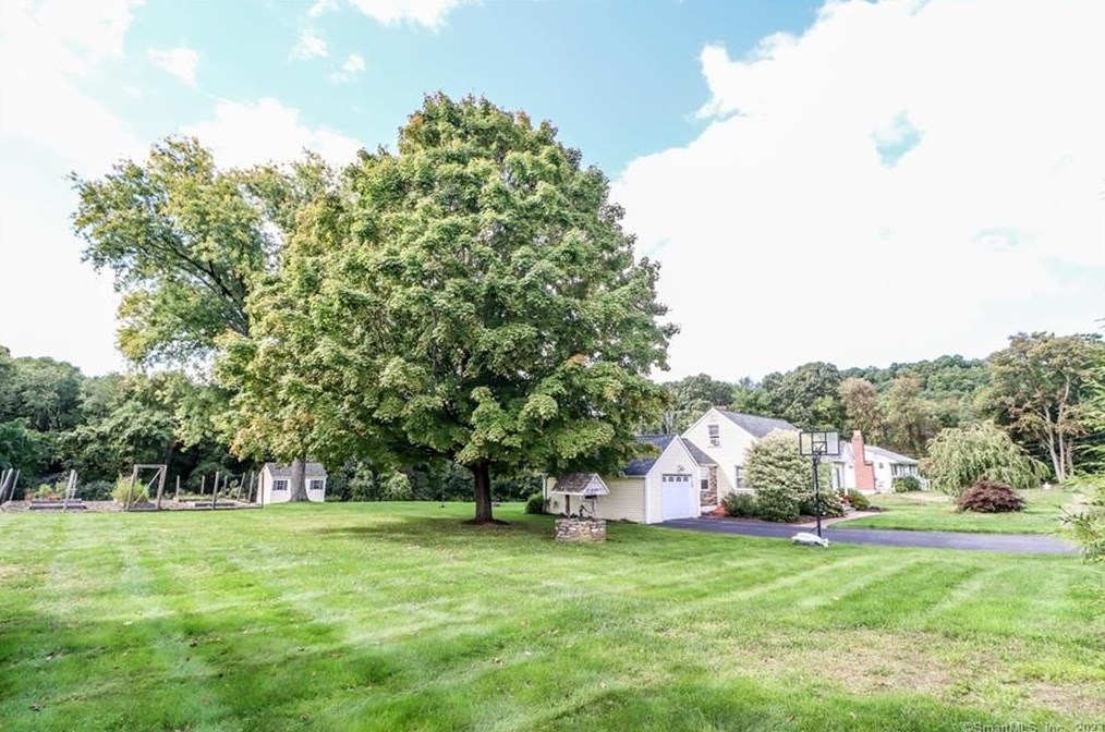 8 Evergreen, Sandy Hook, CT 06482