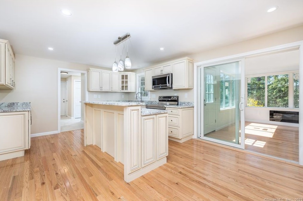 5 Westridge Dr, Simsbury CT  06070-2908 exterior