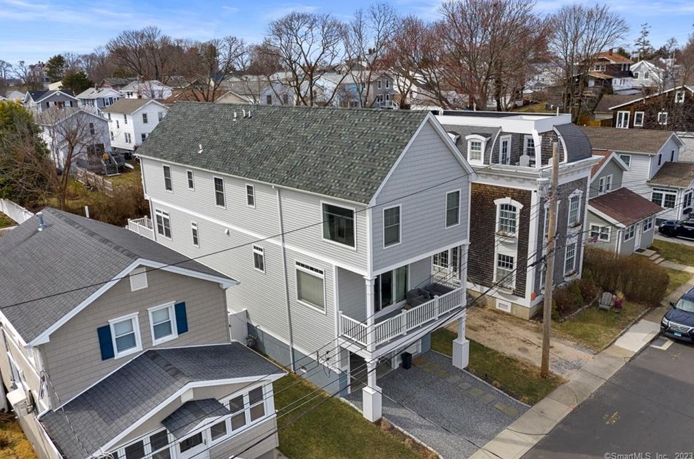 31 Deerfield Ave, Milford, CT 06460