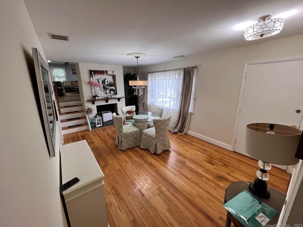 124 Wyndover Ln, Stamford, CT 06902