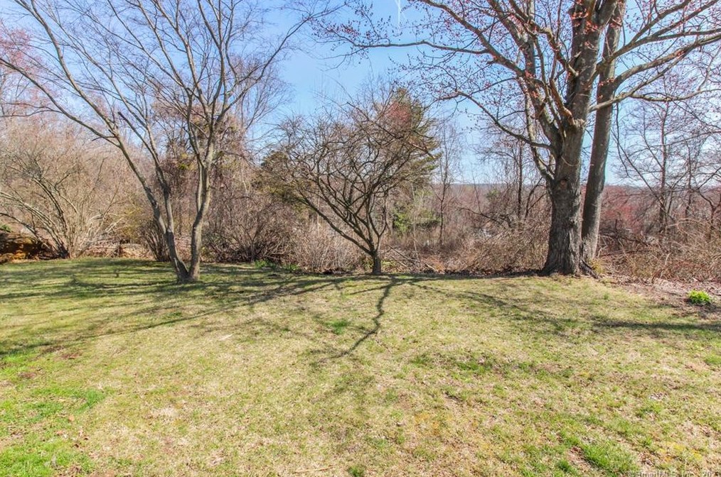 198 Pocono Point Rd, Danbury, CT 06810-3326
