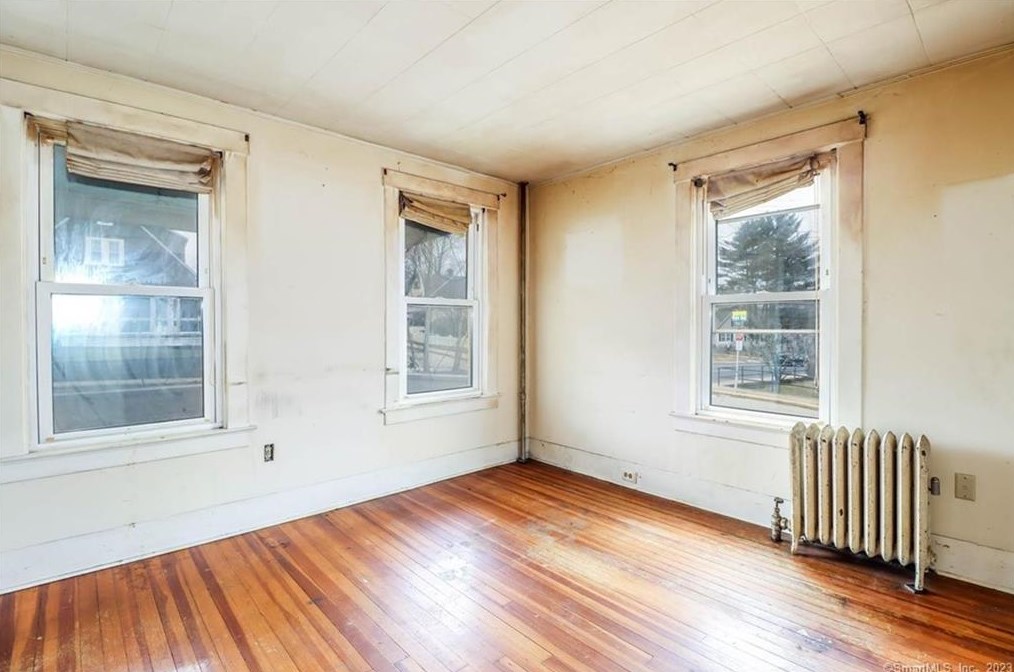 102 Mitchell St, Groton, CT 06340