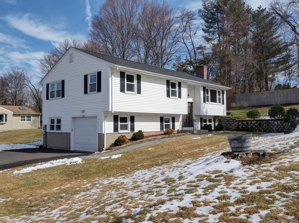 7 Stevenson Rd, Meriden, CT 06451