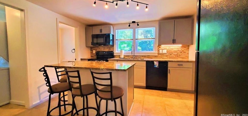 98 Cooke St, Plainville, CT 06062