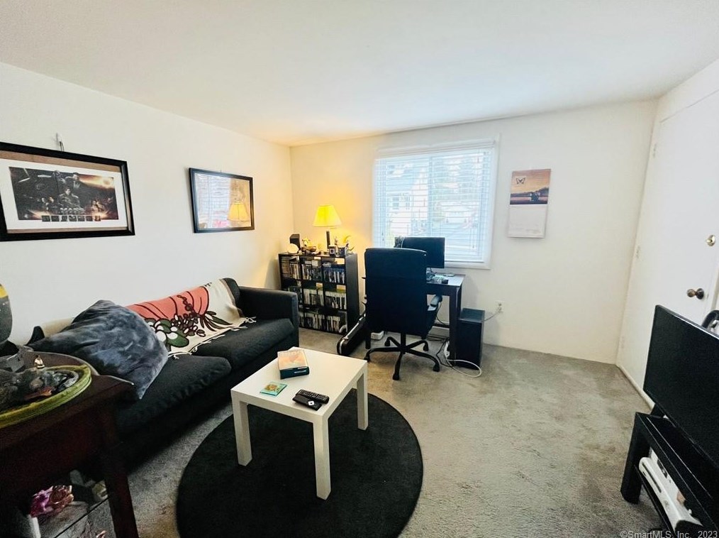 10 Russell St Apt 10, Branford, CT 06405