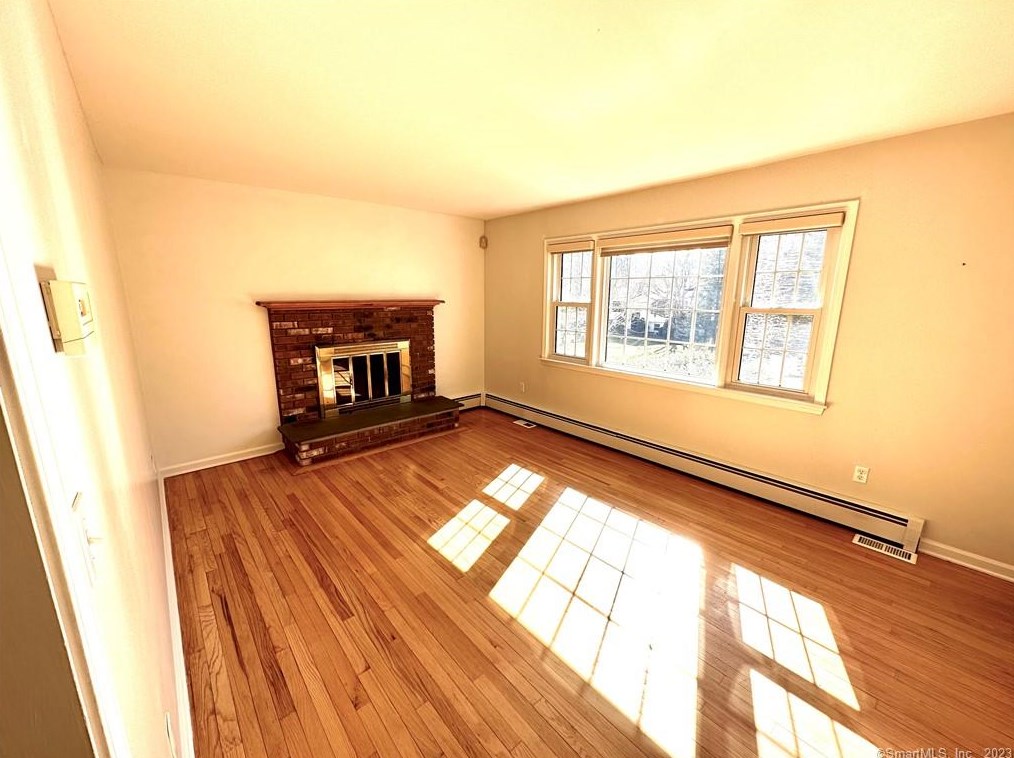 26 Sylvan Dr, Huntington, CT 06484