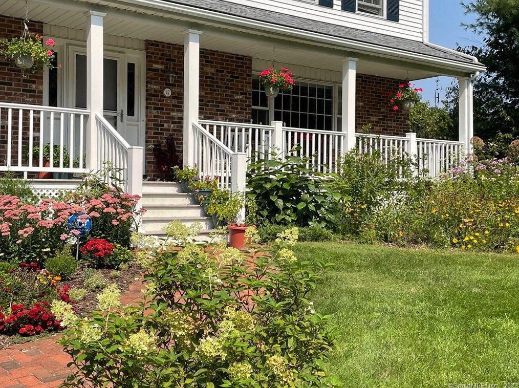 47 Thistle Rock Dr, Guilford, CT 06437-1606