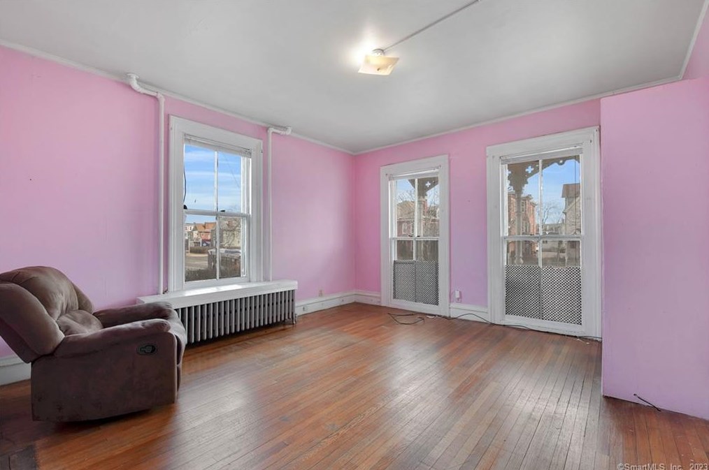 211 Franklin Ave, Hartford CT  06114-1339 exterior