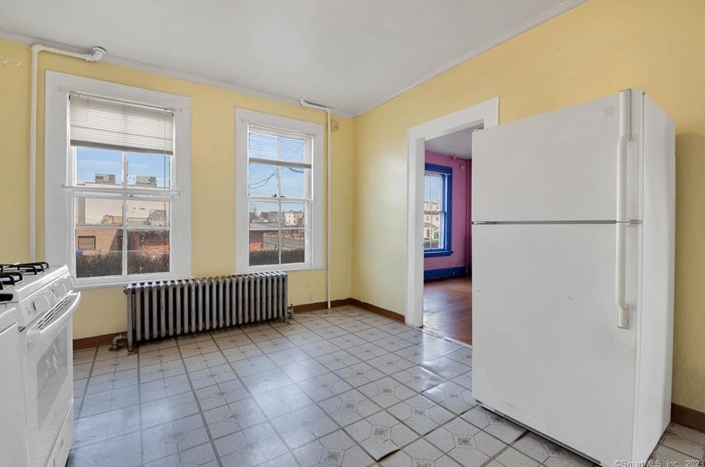 211 Franklin Ave, Hartford CT  06114-1339 exterior