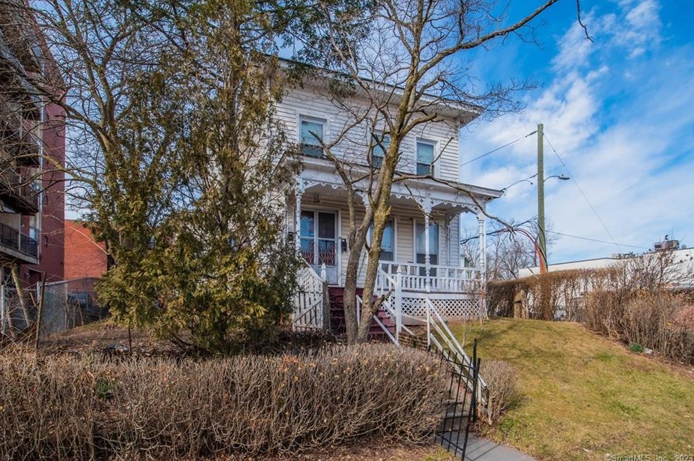 211 Franklin Ave, Hartford CT  06114-1339 exterior