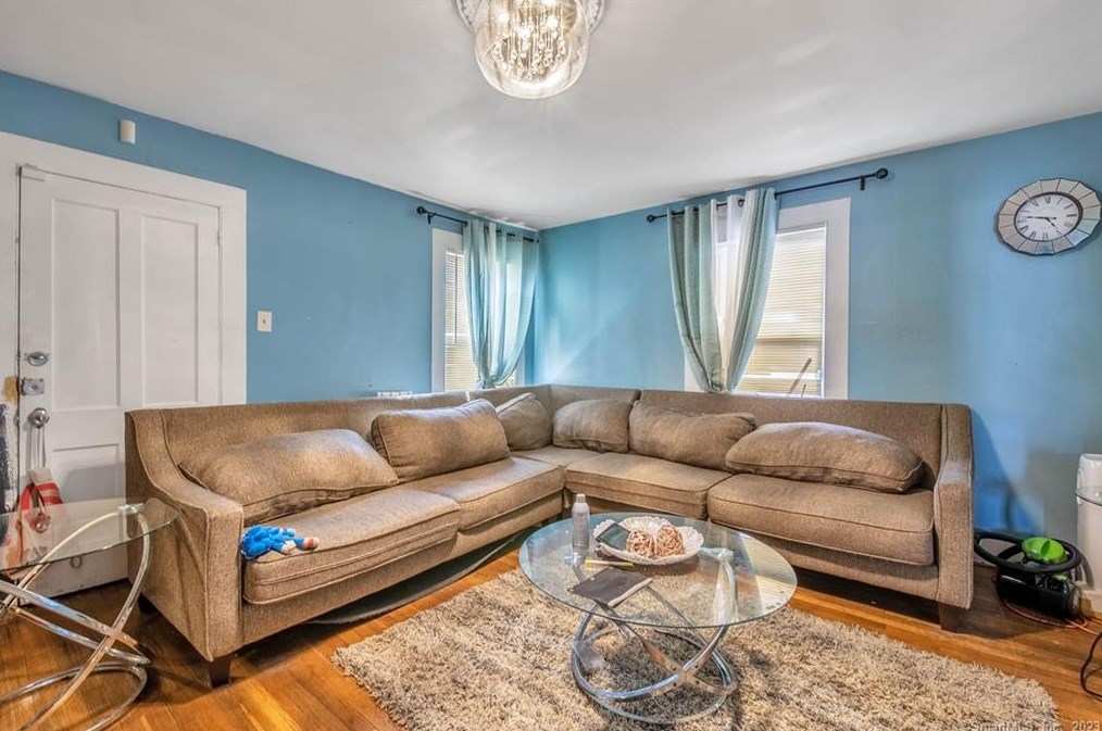 211 Franklin Ave, Hartford CT  06114-1339 exterior