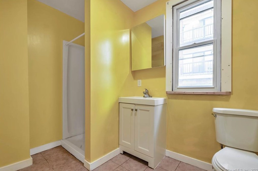 211 Franklin Ave, Hartford CT  06114-1339 exterior