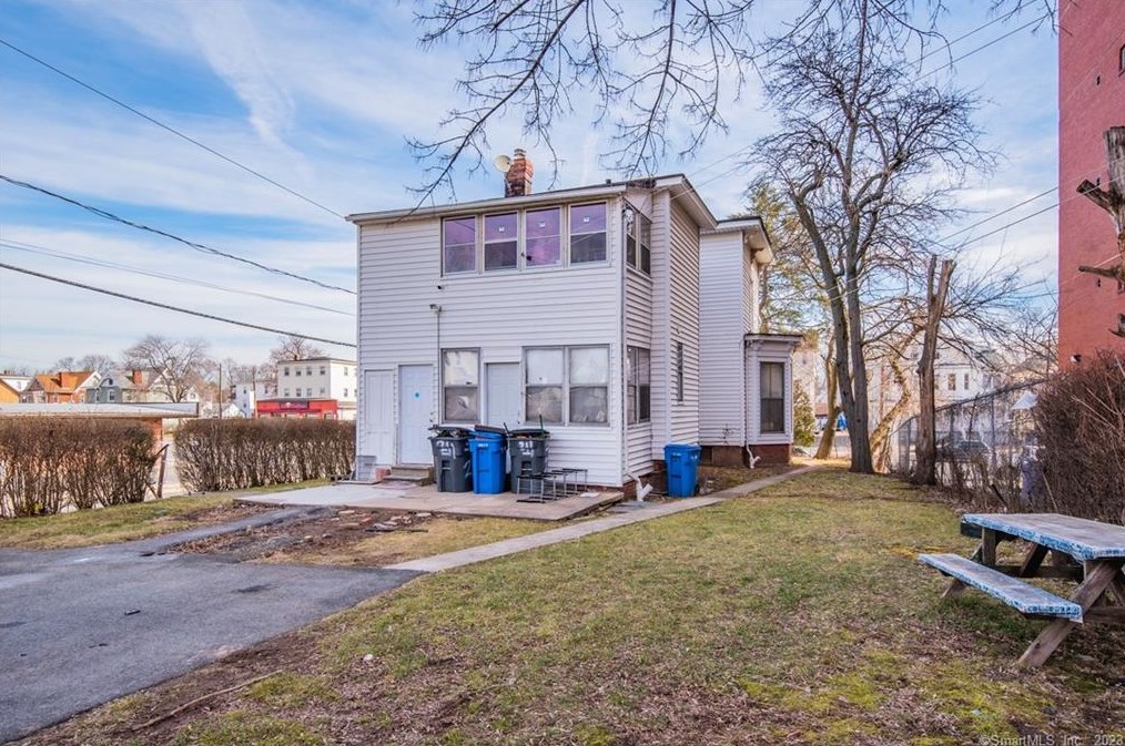 211 Franklin Ave, Hartford CT  06114-1339 exterior