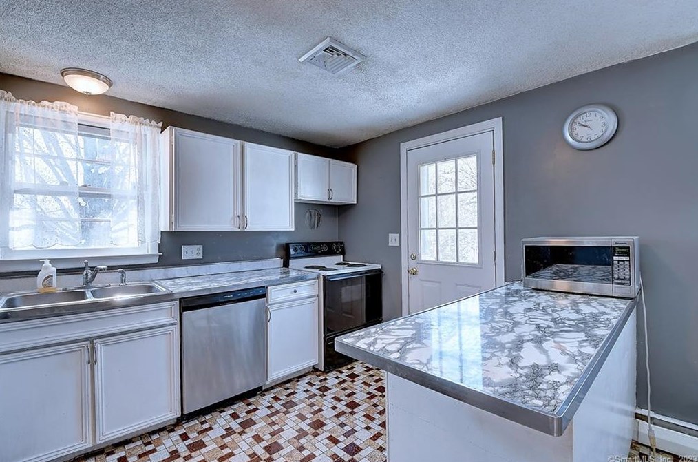 26 Allen Dr, Wapping, CT 06074
