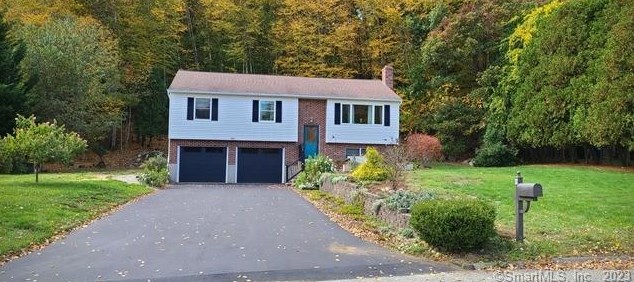 12 Pamela Way, Waterford, CT 06385