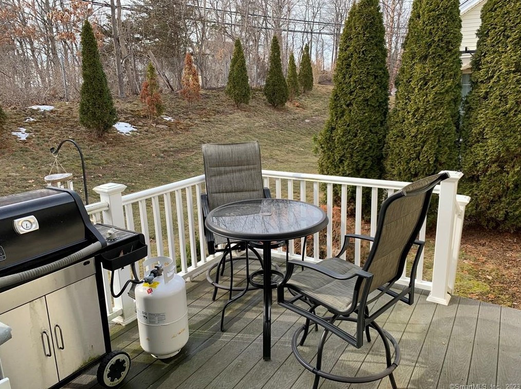 7 Whitman Ln, Vernon CT  06066-5065 exterior