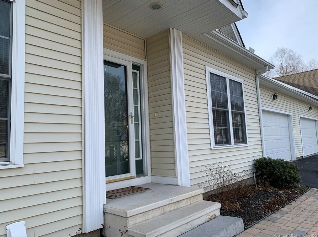 7 Whitman Ln #7, Vernon, CT 06066