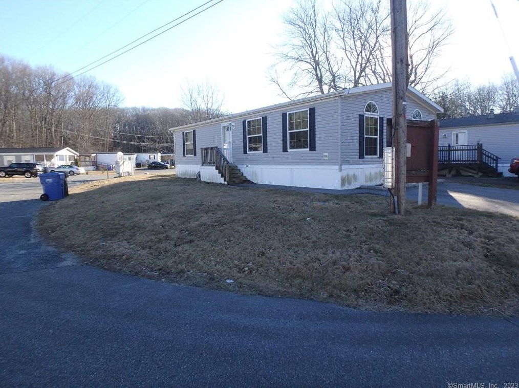 301 Buddington Rd #13, Groton, CT 06340