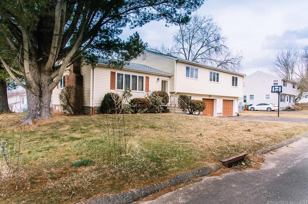 261 Hickory Hill, Waterbury, CT 06708