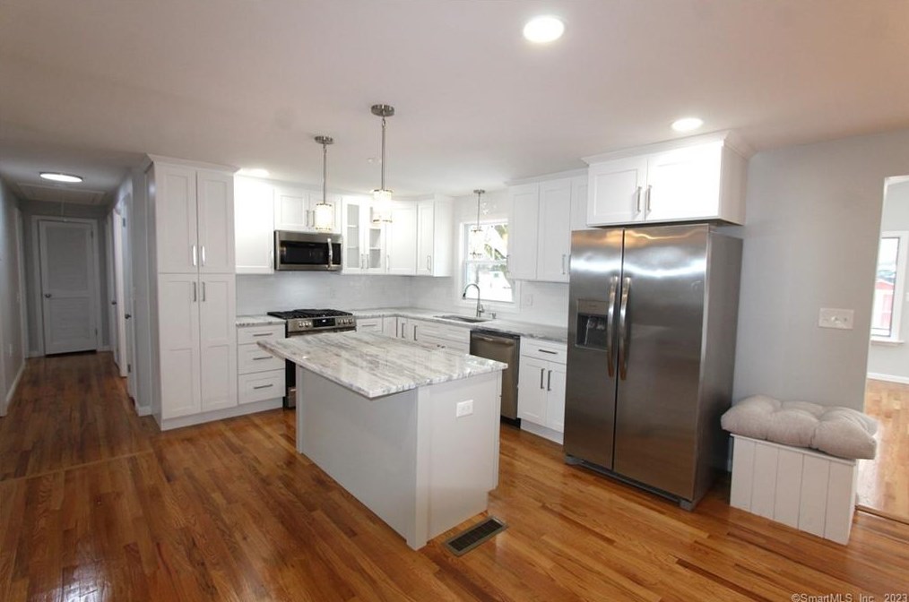 41 Mcgrath Rd, Wapping, CT 06074