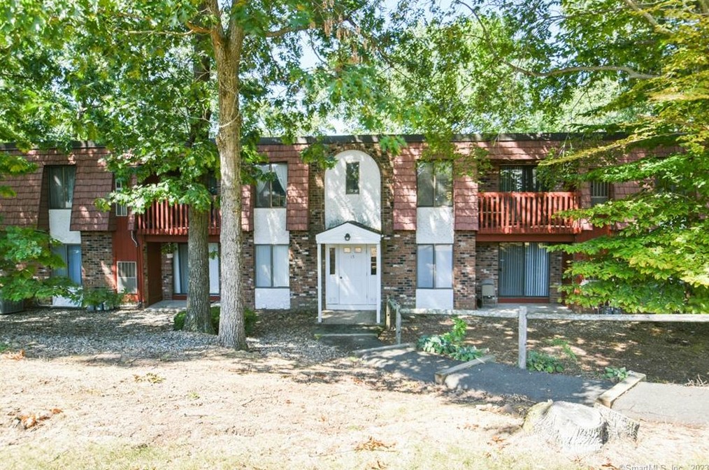 15 Woodsedge Dr #3c, Hartford, CT