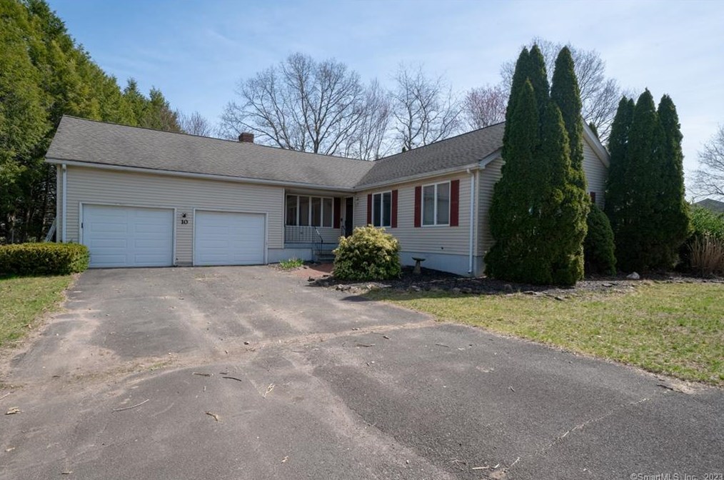 10 Hilltop Farms Ln, Hartford, CT 06118-1754