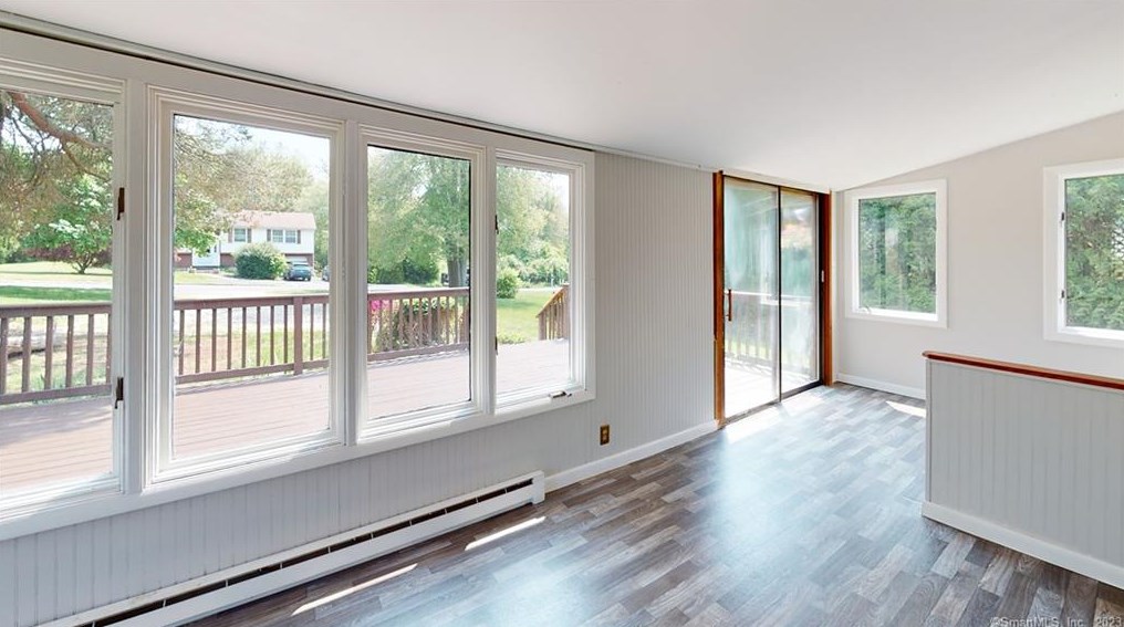 9 Nichols Ln, Waterford, CT 06385